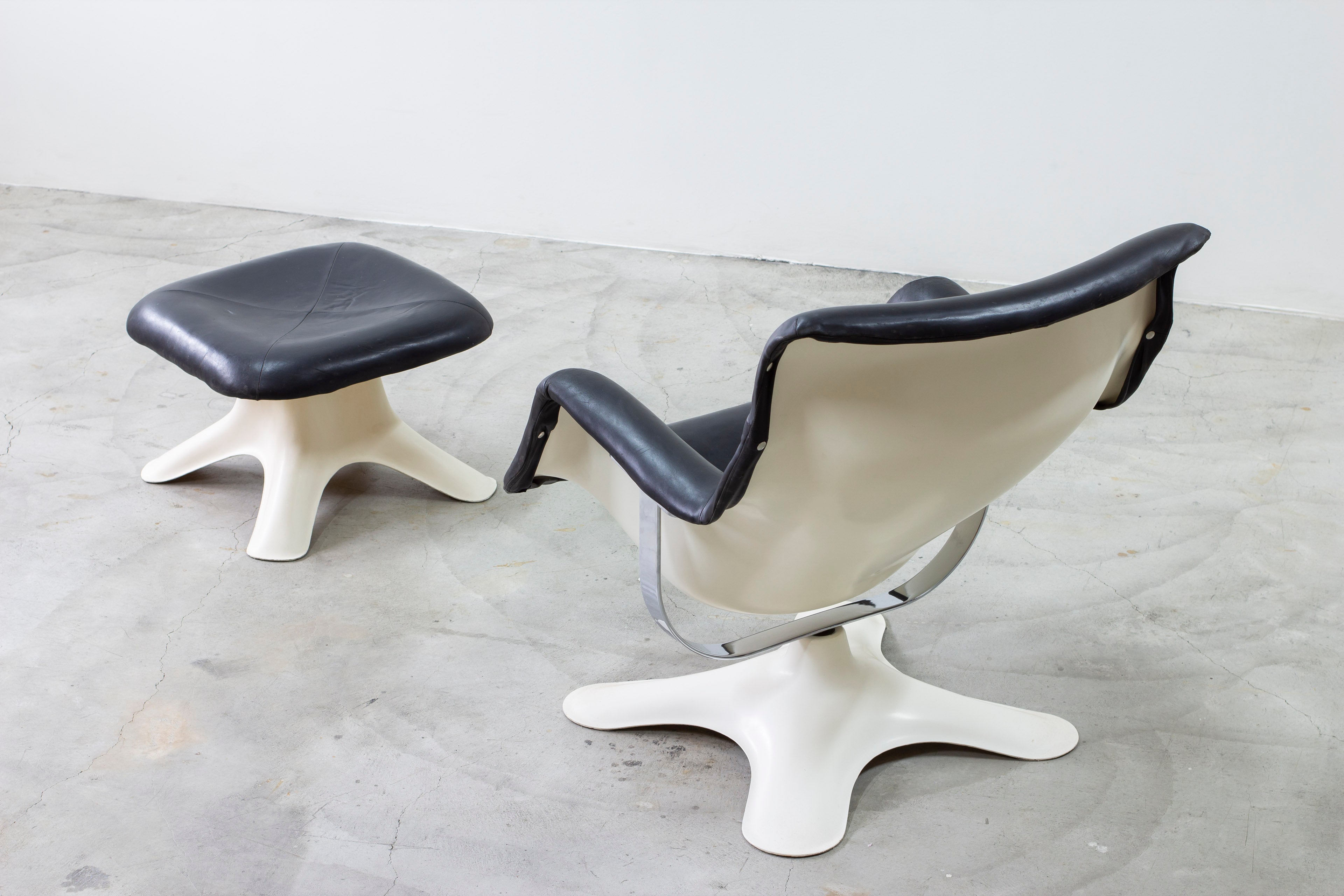 "Karuselli" lounge chair and foot stool by Yrjö Kukkapuro