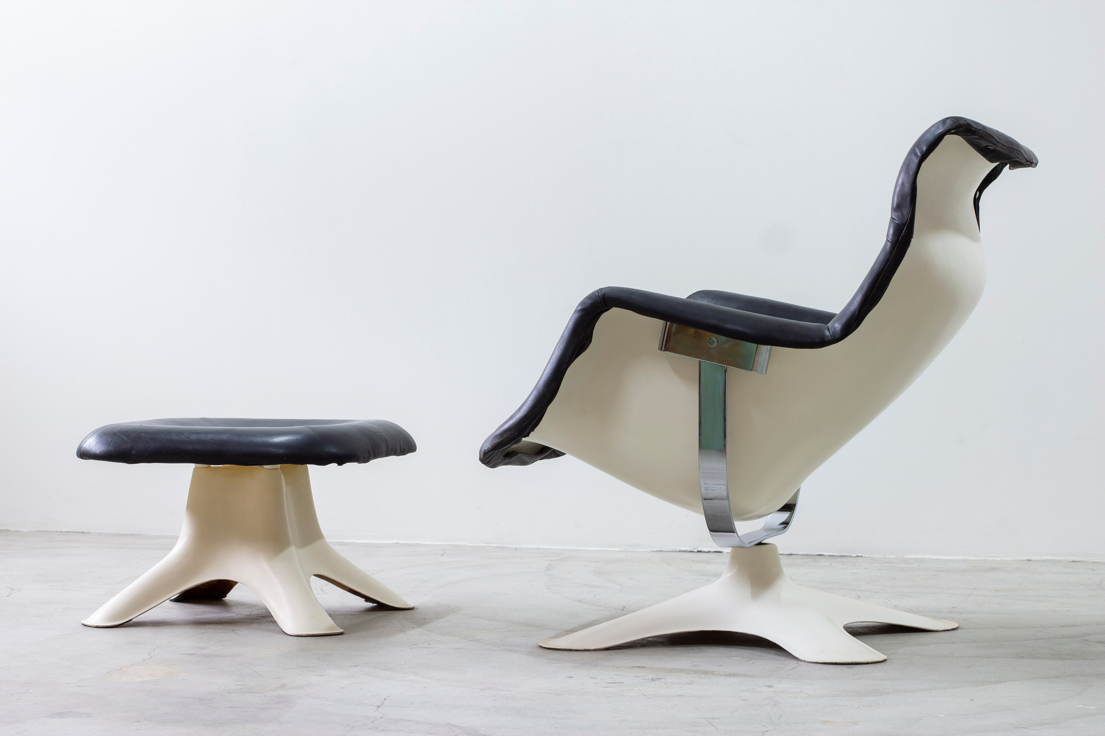 "Karuselli" lounge chair and foot stool by Yrjö Kukkapuro