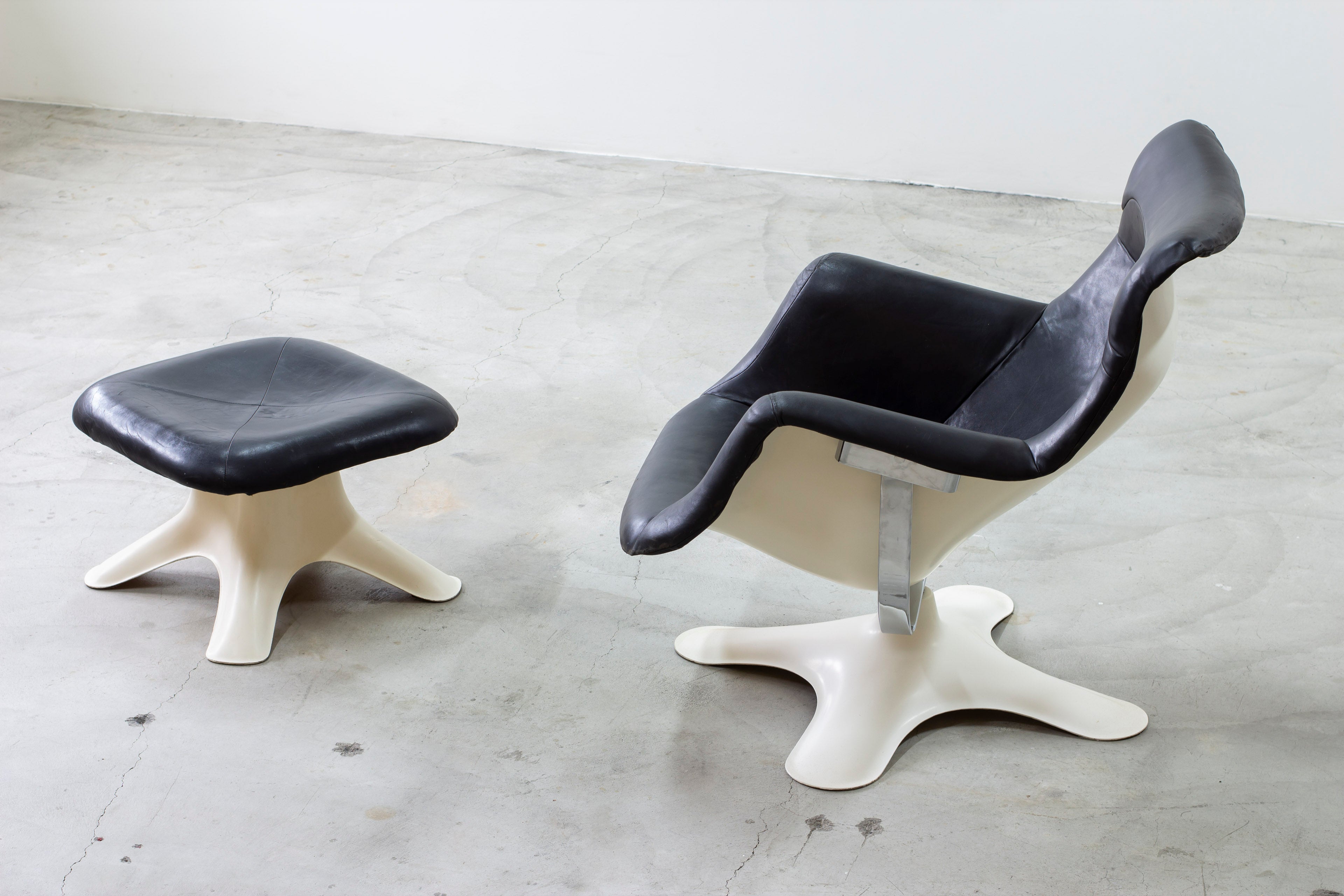 "Karuselli" lounge chair and foot stool by Yrjö Kukkapuro