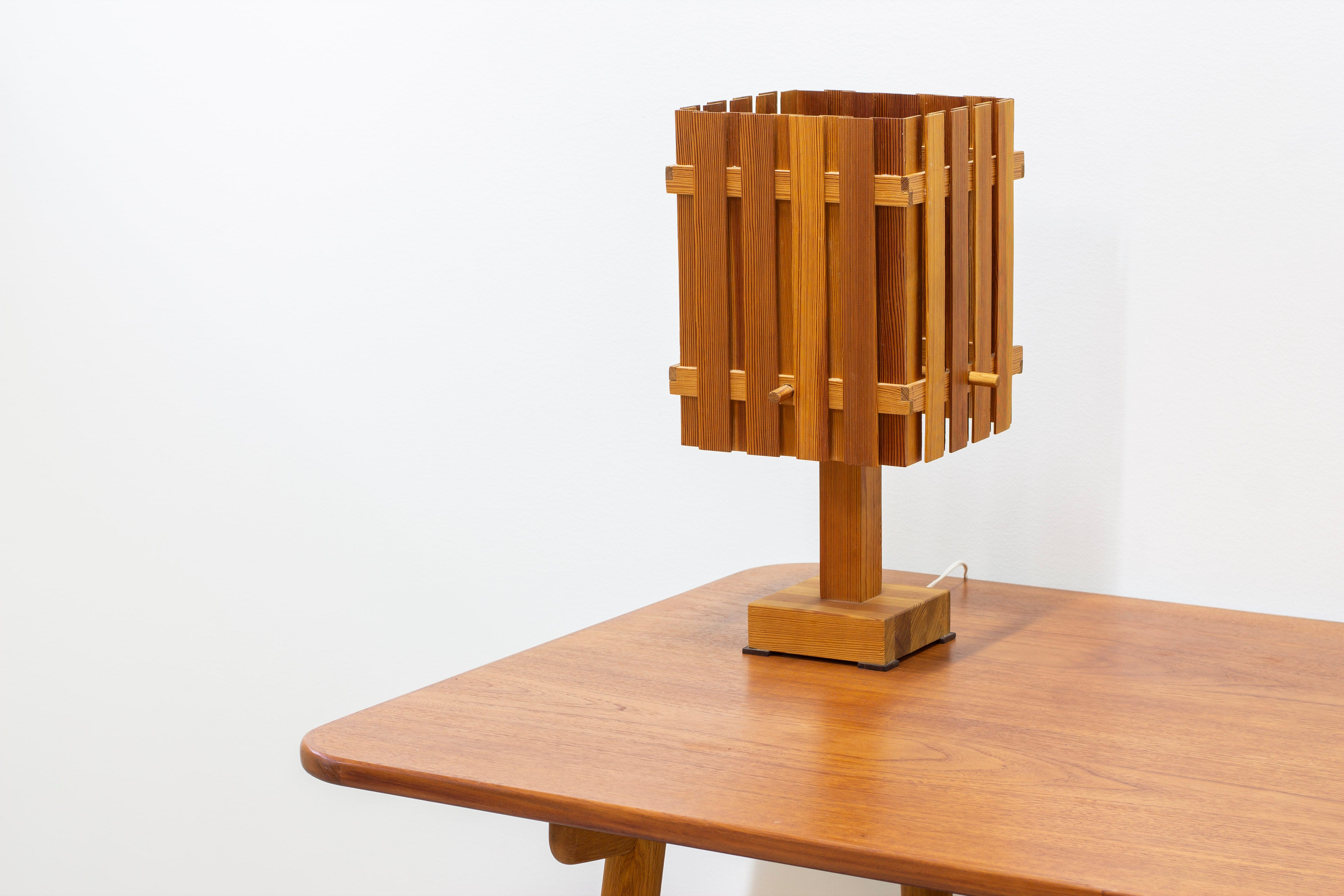 Swedish sportstuge pine table lamp