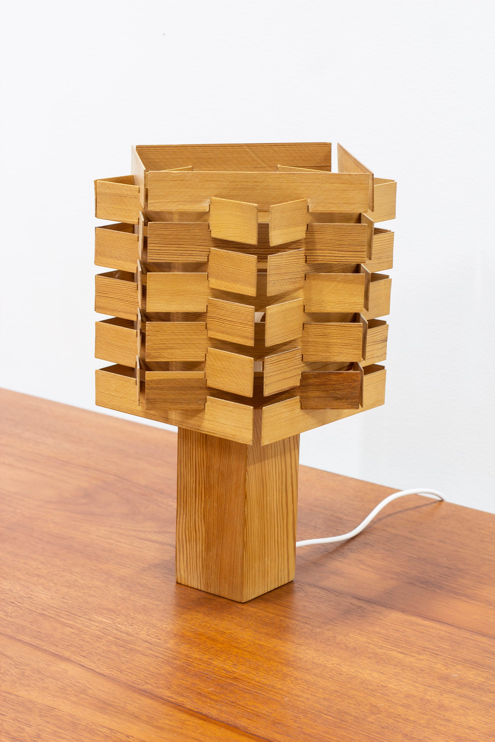 Pine table lamp in the manner of Bengt Lindroos