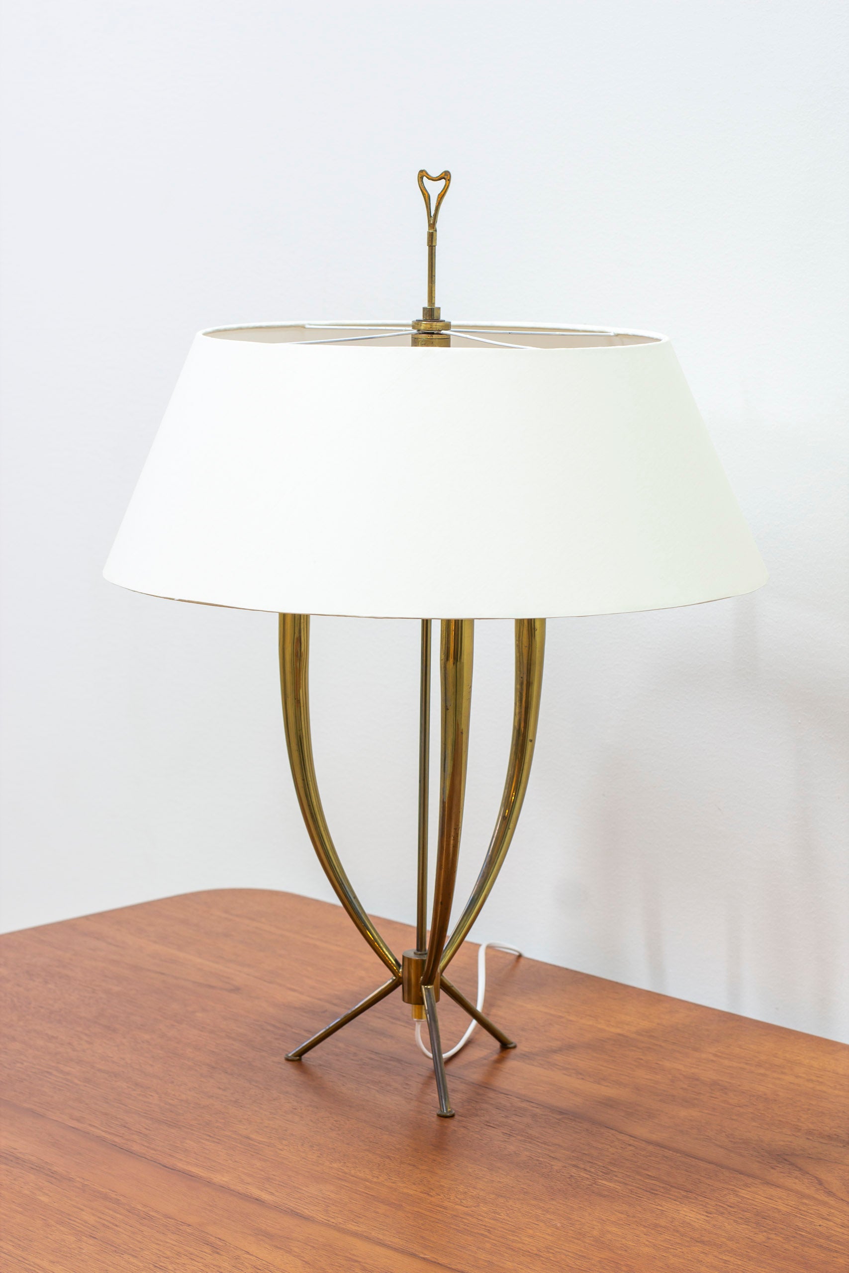 Mid century brass tripod table lamp