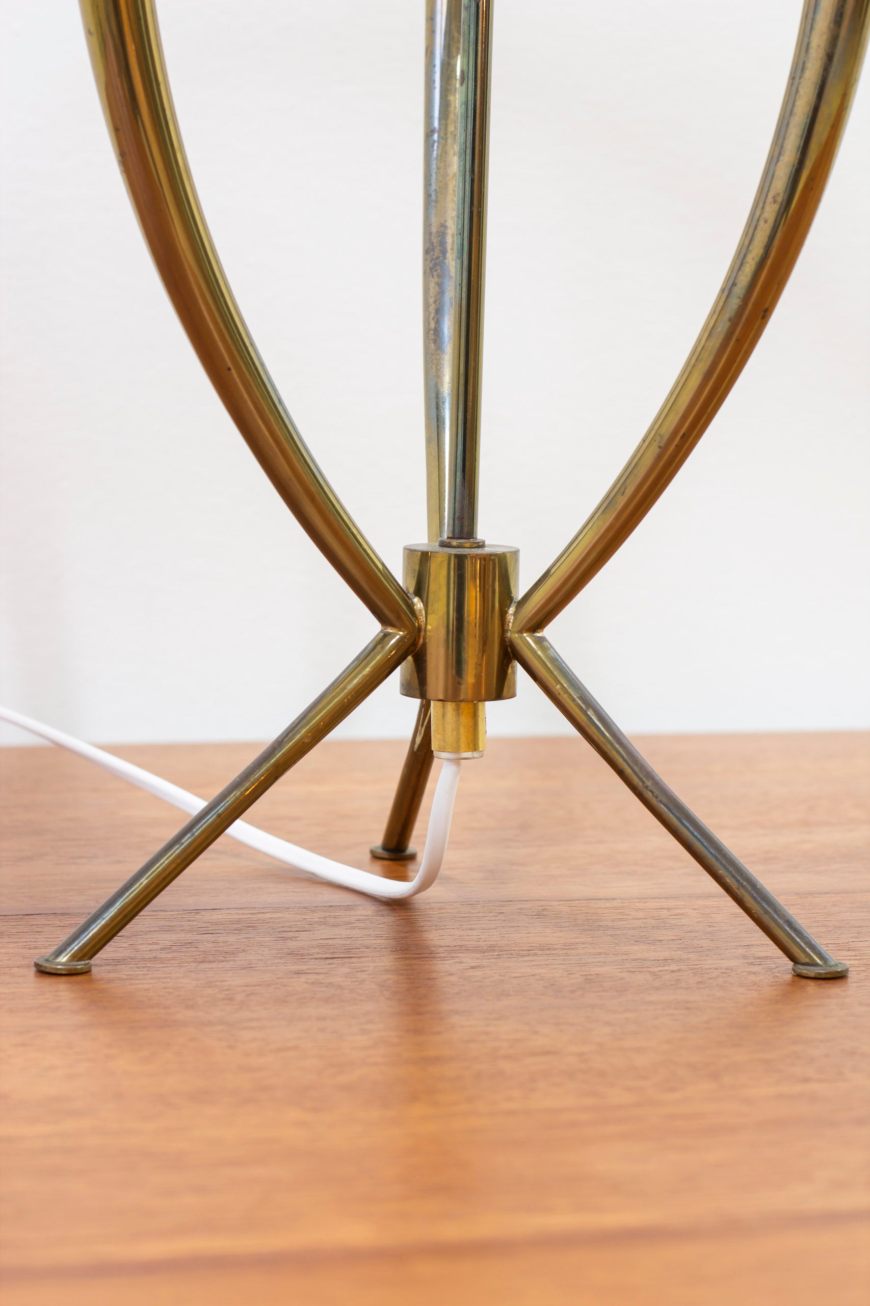 Mid century brass tripod table lamp