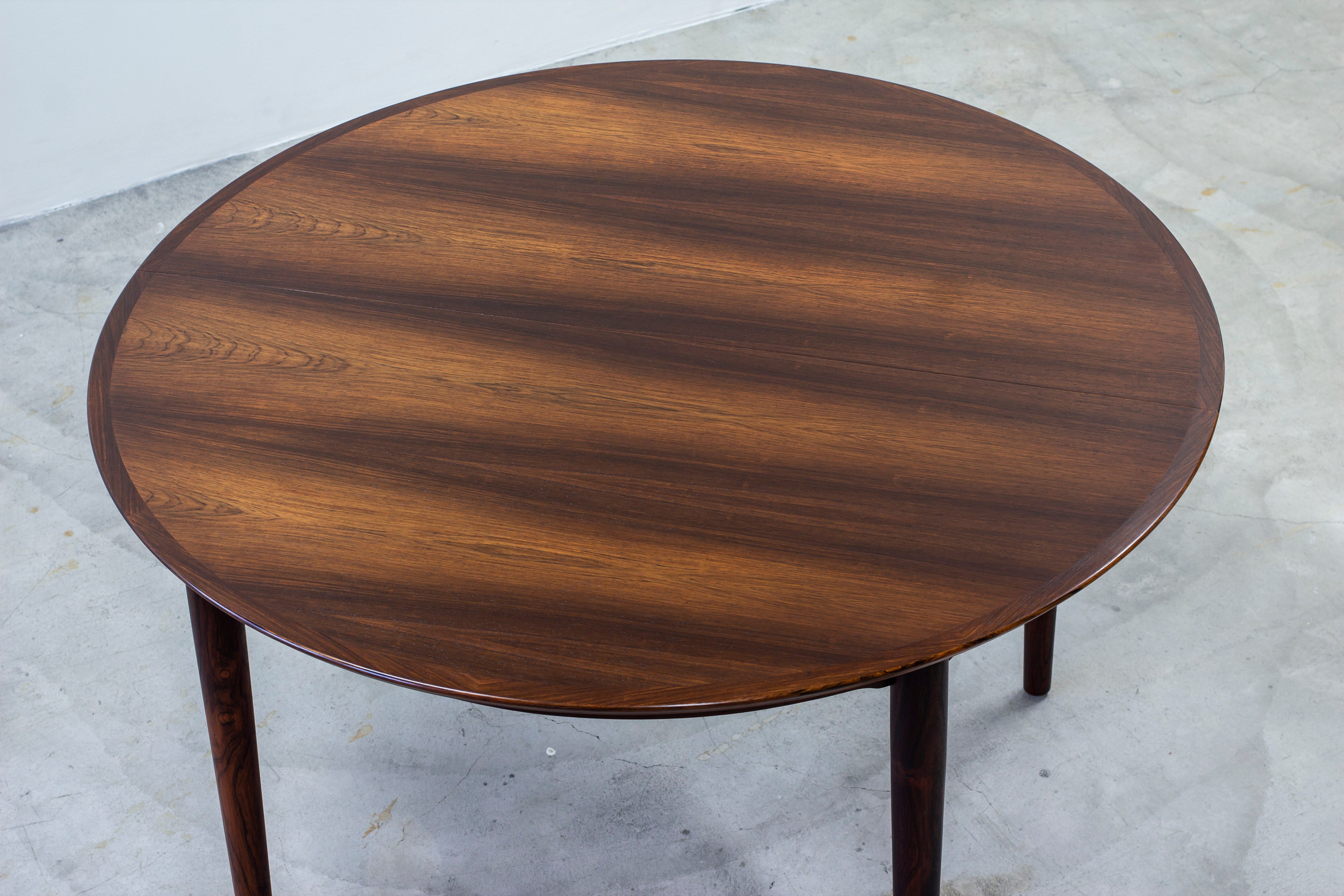 Dining table by Arne Vodder