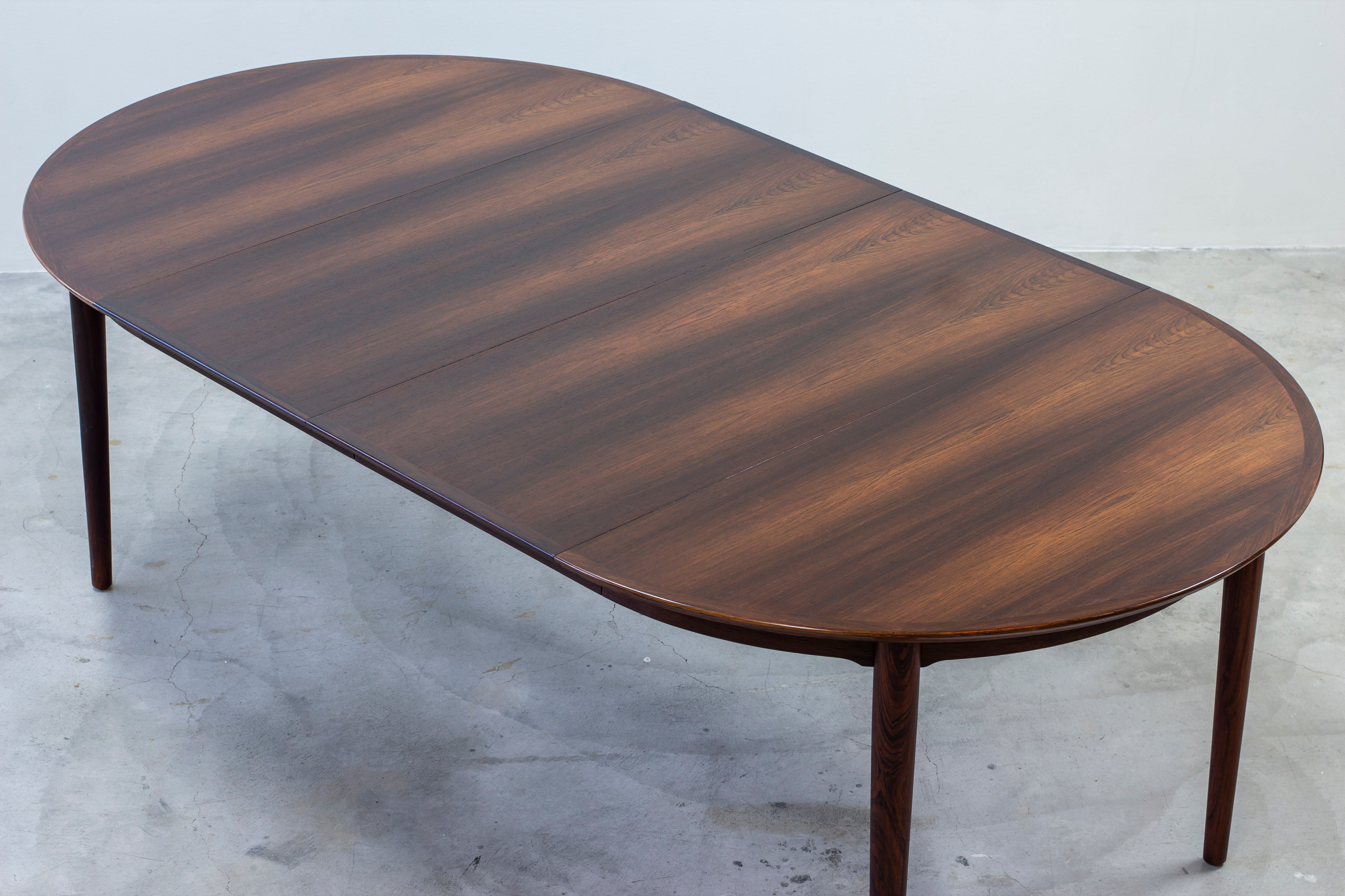 Dining table by Arne Vodder