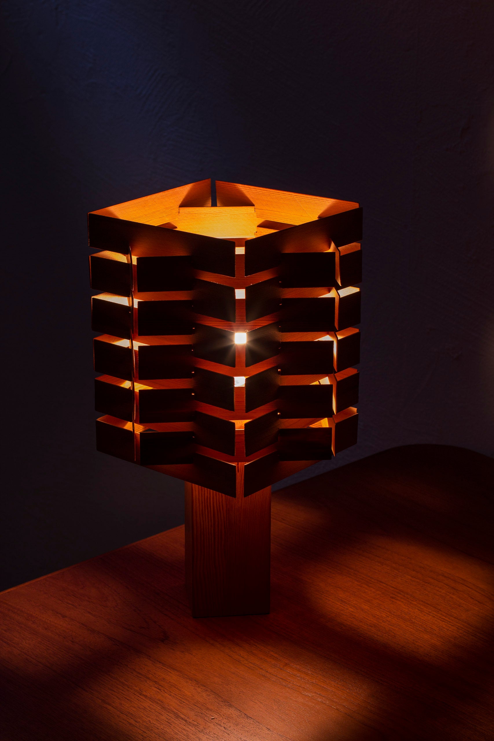 Pine table lamp in the manner of Bengt Lindroos